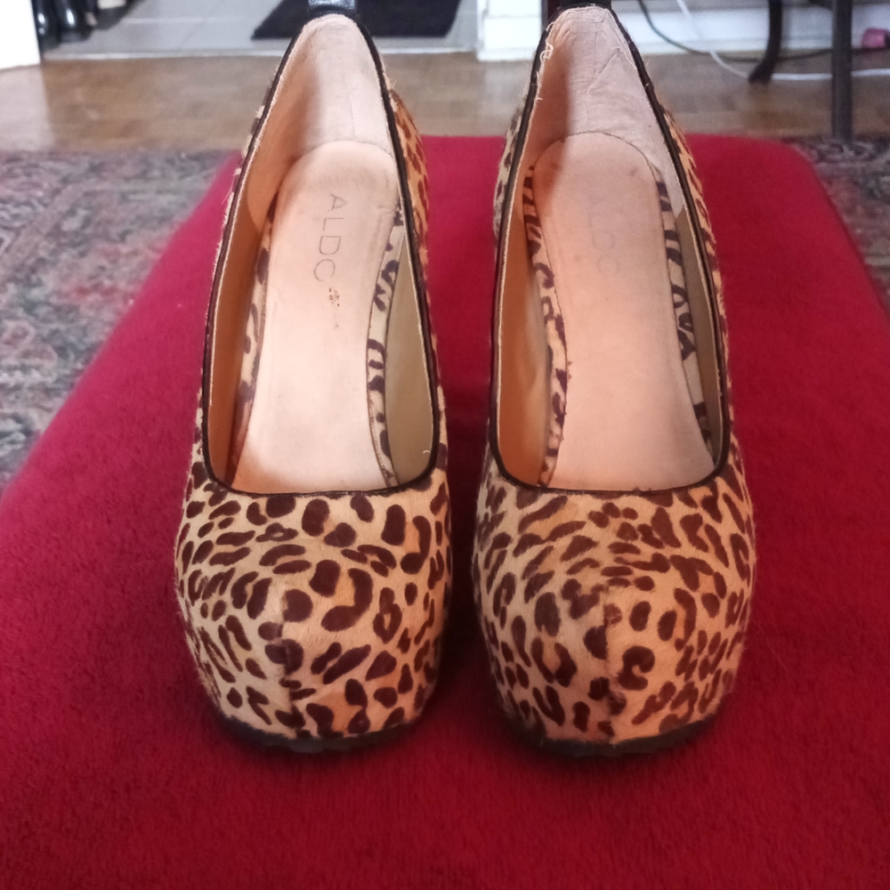 Aldo leopard pattern platform shoes, size 7.5.